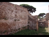 04522 ostia - regio i - insula xiv - terme del bagnino buticosus (i,xiv,8) - raum suedwestlich von raum 9 - bli ri suedwesten - 09-2023.jpg